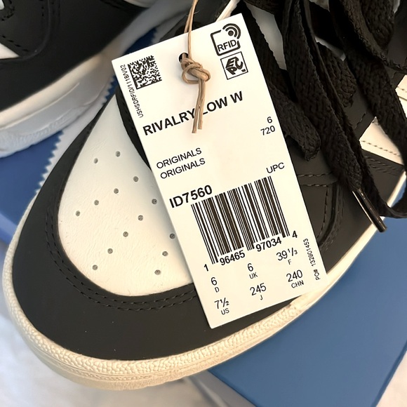 Adidas Rivalry size 7.5 - Picture 2 of 3